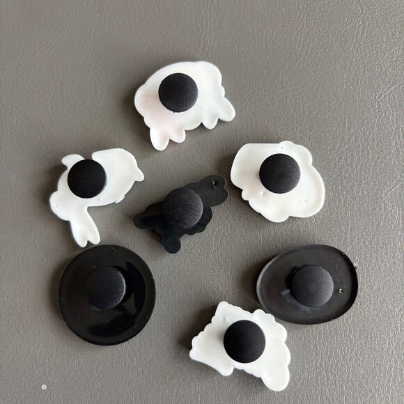 Set Of Fourteen Easter Holiday Shoe Charms - Picture 4 of 4